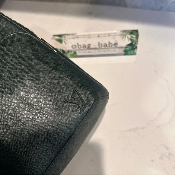 Louis Vuitton Avenue SlingBag Tiaga Leather Green - Picture 5 of 16